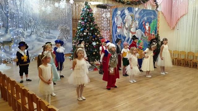 Стихи и песня "Зимушка хрустальная" ❄️❄️❄️ на новогоднем утреннике в детском саду смотреть онлайн