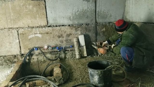 Алмазное бурение в блоке ФБС под канализацию.