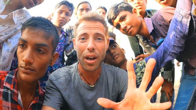 We Entered a Muslim Village in Madhavpur | Solo Travel India | Gujarat Travel Vlog (Ep. 26) смотреть онлайн