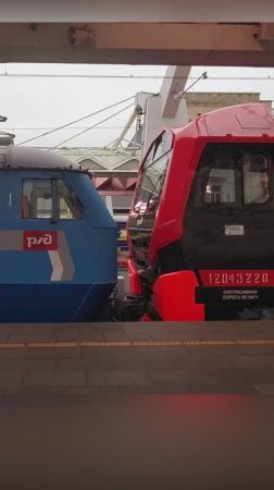 Старый и новый локомотивы: ЧС6-019 и ЭП2К-500 от "Трансмашхолдинг"