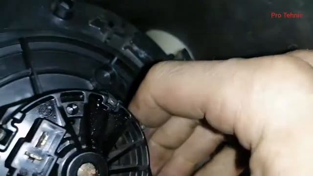 Nissan Kix замена вентилятора печки...mp4