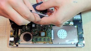 Как разобрать и почистить ноутбук ASUS X201E (disassemble ASUS X201E)