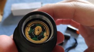 BORUIT C8 - Osram NM1 LED 1050lm Flashlight Kit - Unboxing