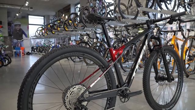 Ten rower to „sztywniak” czy „full mtb” ? Trek Supercaliber 9.7 смотреть онлайн