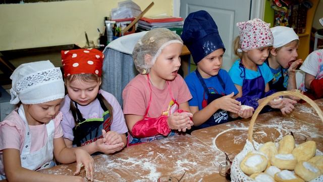 Печём булочки_Пальчики оближешь! смотреть онлайн