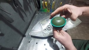 Самодельный карповый кораблик из алюминия (часть 4) Монтаж deeper в кораблик.