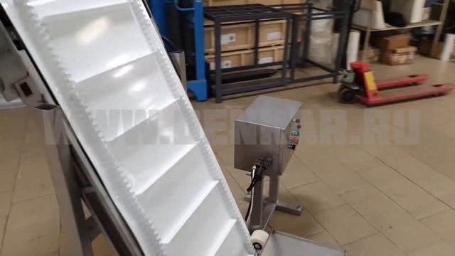 Транспортер наклонный скребково-ленточный