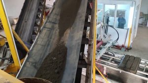 Выгрузка готовой смеси для прессования.