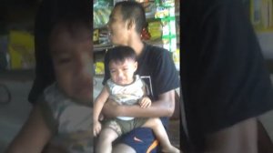 Anak kecil ke hausan