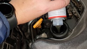 Заливка антифрикционной присадки с дисульфидом молибдена Liqui MOLY Oil Additiv Артикул: 1998