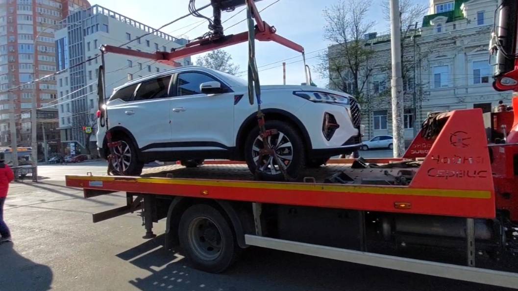 🔥Эвакуация тротуарных АвтоХамов у лицея с пл. Свободы.🔥 смотреть онлайн