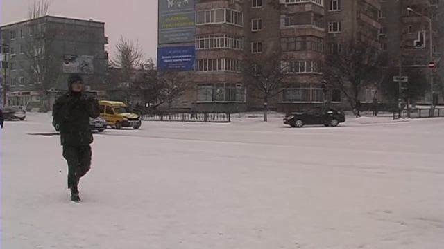 Первый снег в парке и на улицах Энергодара смотреть онлайн