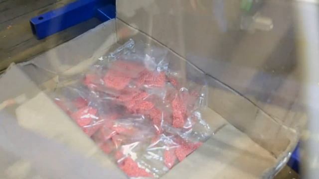 Автомат упаковочный вертикальный с весовым дозатором для упаковки бисера, бусин  от 5гр - 200гр