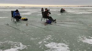 С летними удочками на лед за карасем. Рыбалка на озере Комкуль, 6-7 апреля 2024