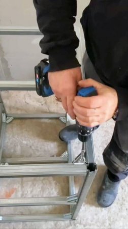 Советы сантехника.Подставка для монтажа водонагревателя в коттедже  #строительство #лайфхак #адк154