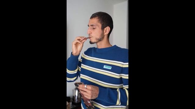 Нежный шоколад на молоке лесных орехов с перетертым фундуком. Без лактозы и сахара