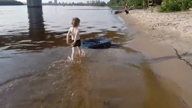 Сашуня відкрив пляжний сезон))))) Пляж-Дніпро) Открываем пляжный сезон, холодная вода смотреть онлайн