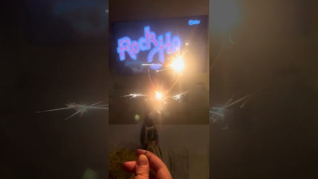 Бенгальский огонь на Новый год 2024 #новыйгод #новыйгод2024 #бенгальскиеогни #праздник