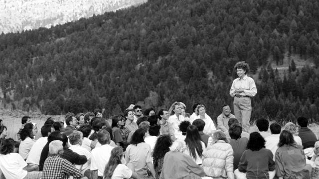 В чем разница  между критикой и различением?