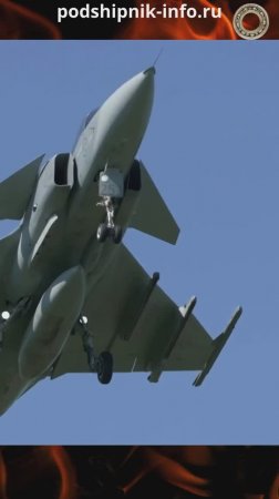 Истребитель Gripen на автотрассе