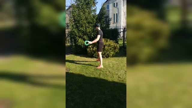 Выпады по сторонам + махи перед собой. Lunges on the sides + swings in front of you.