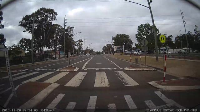 Blackvue DR750S-2CH 20191120 073235 NR смотреть онлайн