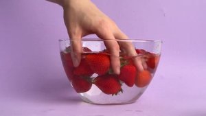 Как правильно мыть ягоды, фрукты и сухофрукты?