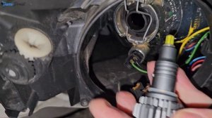 How to remove and replace headlight bulb on Iveco Daily  2016💡🚗👨🔧