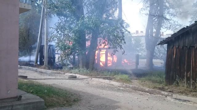 Горят сараи в центре Бердска смотреть онлайн