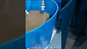 Скважинный насос Aquario переваривает 220 кг песка на куб воды. Тест насоса ASP1,8E в бочке с песко