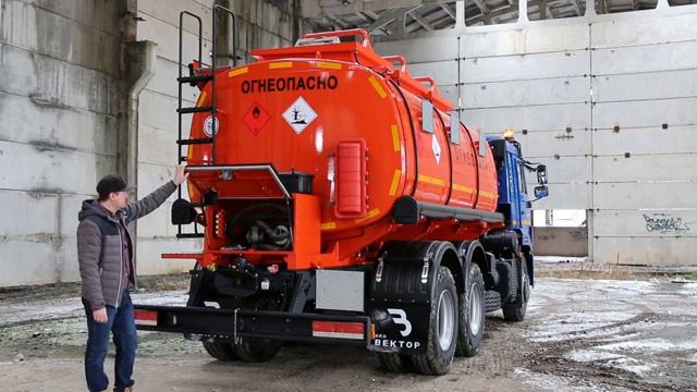 Топливозаправщик АТЗ-14 на шасси КАМАЗ-65115 производства НПО "ВЕКТОР"