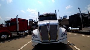 Обзор новых грузовиков Kenworth Т680 с дилерского центра