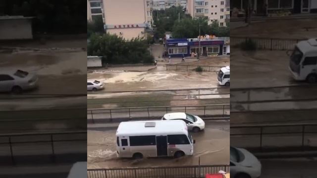 В Улан-Удэ горячая вода залила целую улицу смотреть онлайн
