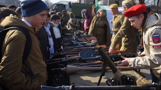 Автополивочная военная машина