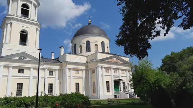 Свято-Троицкий кафедральный собор Калуги. Св. прав. Иоанн Кронштадтский здесь служил Литургию.