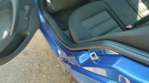 Демпферы замков дверей. Шкода Октавия. Демпфер замка двери VAG.