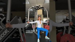 Сведения рук в тренажере пек-дек (бабочка)