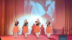 СЕГОДНЯ ПРАЗДНИК У ДЕВЧАТ - ШОУ-ГРУППА "ВЕРНИСАЖ"