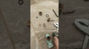 как разобрать, починить квартирный редуктор давления и заменить прокладки.