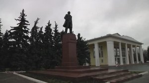 Памятник  Ульянову. В .   г Сызрань "без прикрас" .