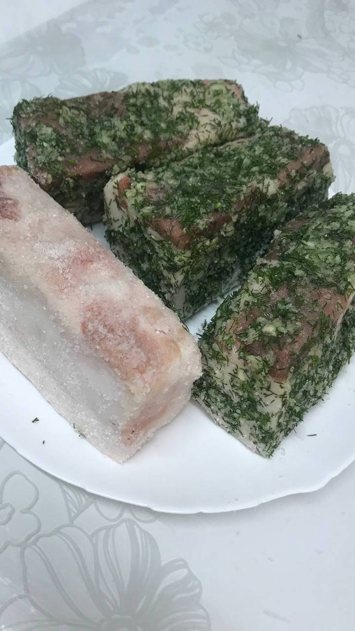 Засолка сала! Классический вариант с солью и второй вариант с укропом и чесноком! смотреть онлайн