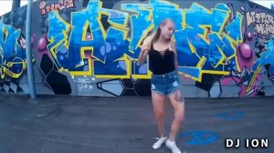 девченки танцуют