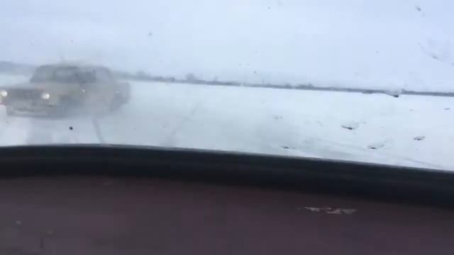 Тёплый лёд. Илюха,Саня. Акапулька с новым сердцем поехала смотреть онлайн