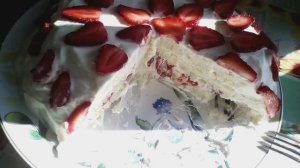 НЕОБЫЧНЫЙ ТОРТ БЕЗ ВЫПЕЧКИ  ИЗ БАТОНА И КЛУБНИКИ