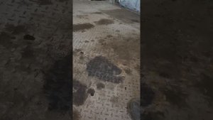 Очистка металлического пола криобластером. Сухой лед.