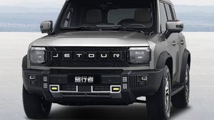 Внедорожник Jetour T2 2025 получил стал еще современнее: теперь он оснащен тремя экранами в салоне