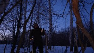 НОЧЕВКА В ДОМИКЕ ОХОТНИКА _ НЕОБЫЧНОЕ СТРОЕНИЕ В ЛЕСУ