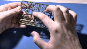 Обзор, что в коробке Советский тяжелый танк КВ-1 1940 г. с пушкой Л-11 (Звезда, 1:35)