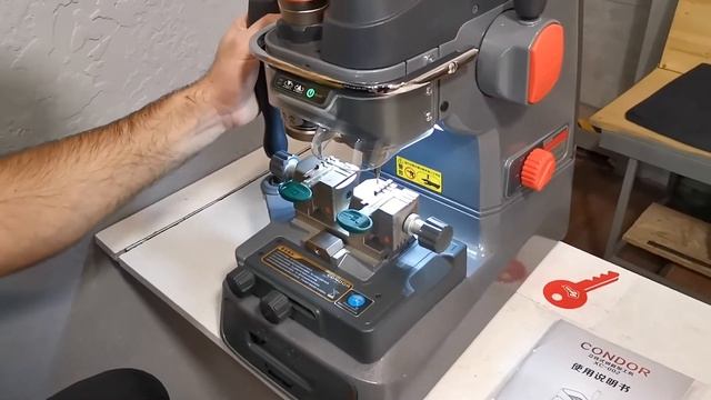 Xhorce condor XC-002 Станок для изготовления ключей вертикального типа.
