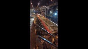 Рольганг на стороне загрузки нагревательной печи с шагающим подом